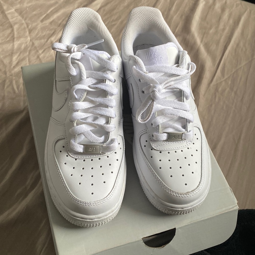 COPY - COPY - Size 6 womens white airforce